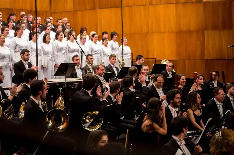 Plácido Domingo dirige le Requiem de Verdi à Donostia