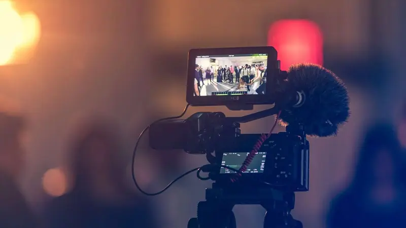 Caméra vidéo avec moniteur lors d’un direct