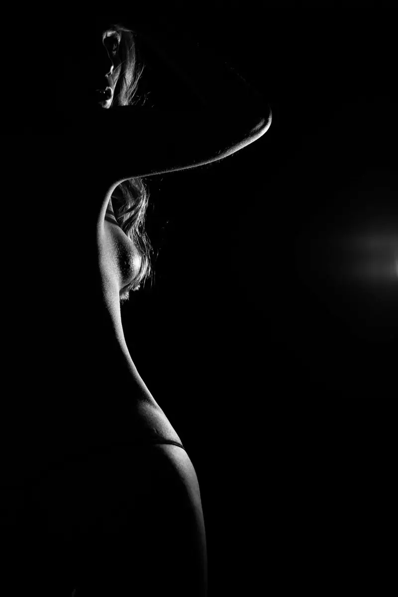 Silhouette féminine à contre-jour