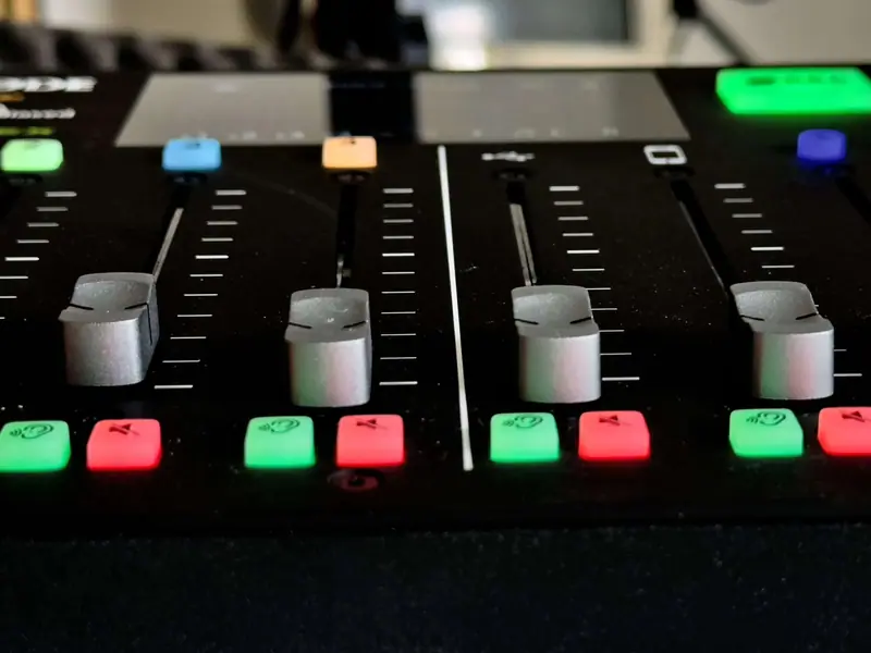 Invités dans le studio podcast