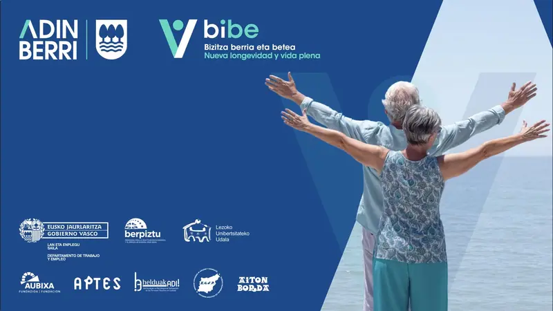 Affiche de BIBE, nouvelle longévité et vie pleine, avec deux personnes âgées face à la mer
