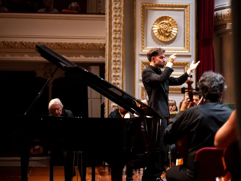 Joaquín Achúcarro pianoan Bilbao Orkestra Sinfonikoarekin, Bilboko Sozietate Filarmonikoan