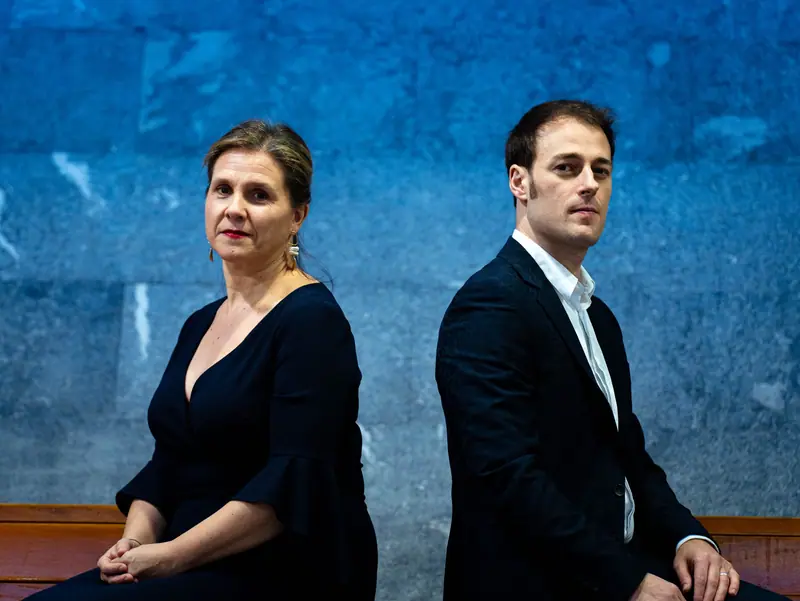 Portrait du duo pour le dossier, dos à dos